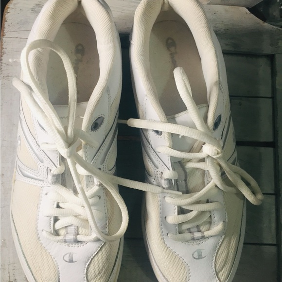 Champion white size 8 sneakers shoes - Picture 5 of 8